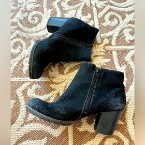 Clarks ankle boots in black suede